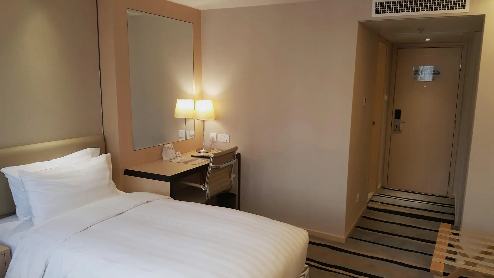 Metropark Hotel Mongkok Hong Kong 4*,